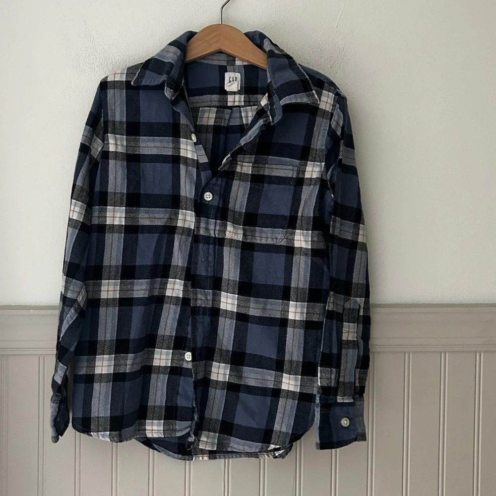 GAP Kids Boys Size Medium Navy and White Plaid Button Down Shirt